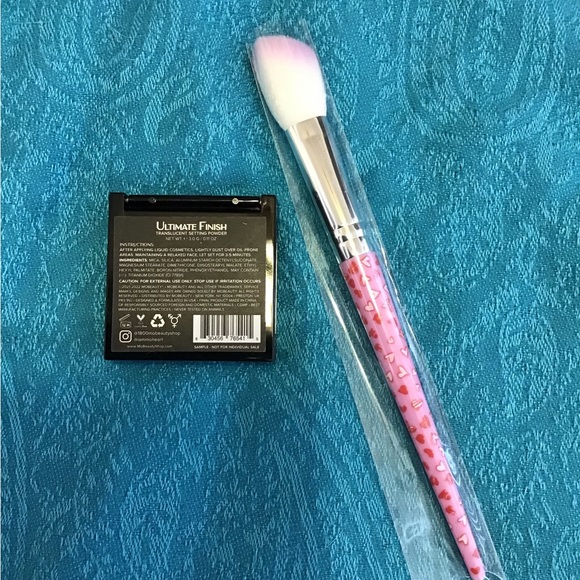 MO BEAUTY TRANSLUCENT FINISHING POWDER WITH BRUSH NEW ITEMS FACE - Picture 3 of 3